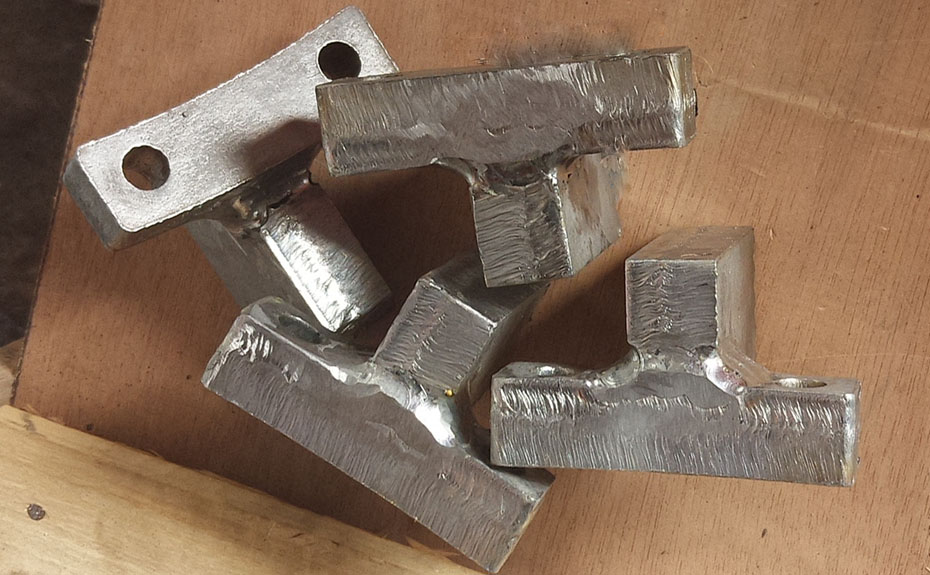 HR400雙級(jí)活塞推料離心機(jī)刮刀